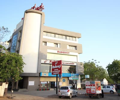 https://imgcld.yatra.com/ytimages/image/upload/t_hotel_yatra_city_desktop/v1432199602/Domestic Hotels/Hotels_Ahmedabad/Hotel Ashray Inn/IMG_4398.jpg